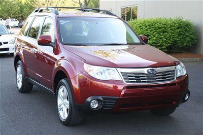 2009 subaru forester 2.5x limited. leather. loaded. clean.