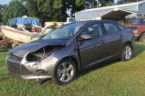 2013 ford focus se sedan 4-door 2.0l