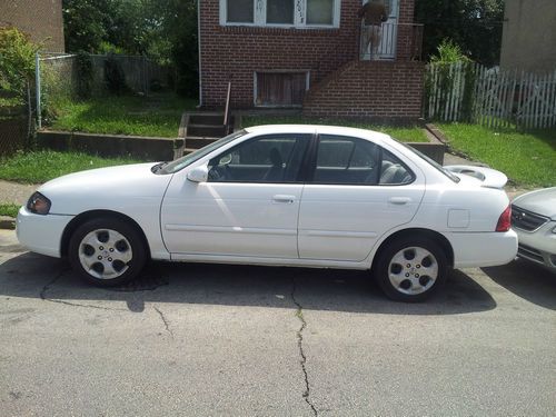 Nice 06 nissan sentra with low milage