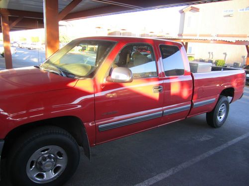 Chevy silverado 2500, red mint condition, long bed 2wd