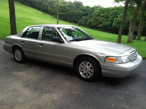 2004 ford crown victoria lx