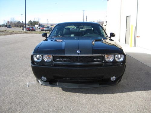 2008 dodge challenger srt8 coupe 2-door 6.1l