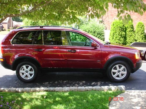 Mint 2004 xc90! 2.5t awd turbo. one non-smoking owner, very low miles.
