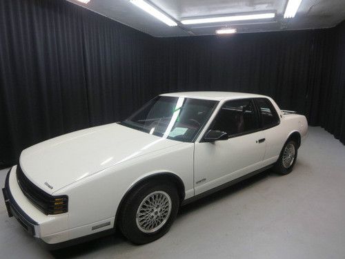 1998 oldsmobile toronado trofeo reserve price is $8,500