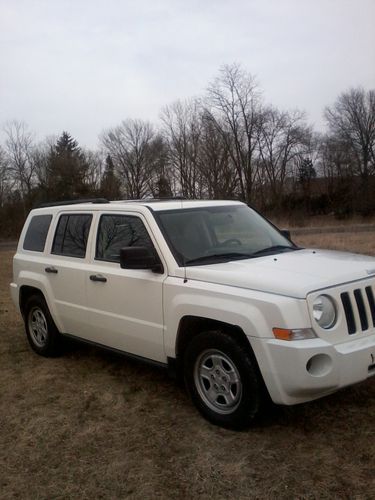 Clean ex running 08 jeep patriot 4wd 4 cyl auto trans 142k good gas milage !!