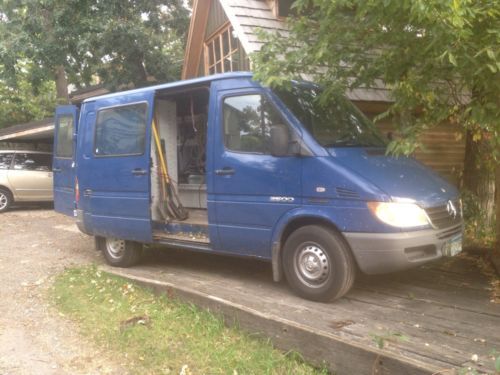 2004 sprinter.  165k. contractor shelves and tool boxes. 110v power. new tires