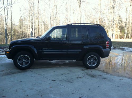 2004 jeep liberty columbia edition. black one owner and woman owned!!!