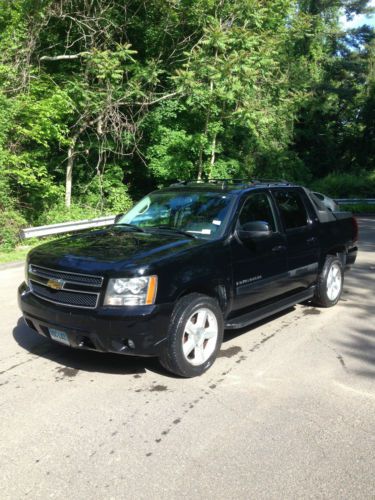 2007 black chevy avalanche ltz (fully loaded with all possible options) leather