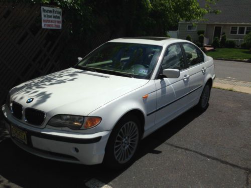 Bmw 330 xi sport package, amazing condition, garage kept, looks brand new