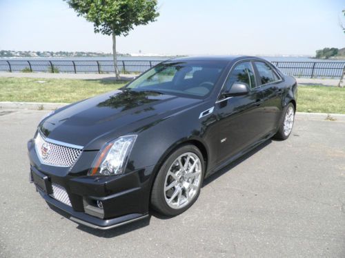 2013 cadillac cts-v  mint condition  6,000 miles  theif recovery 100% very cheap