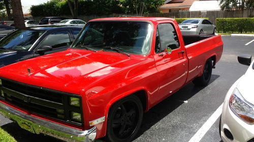 1987 chevy c10 long bed pick up truck. mint condition. fresly painted.