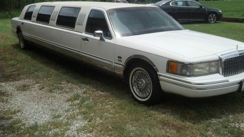 Lincoln town car executive edition limousine