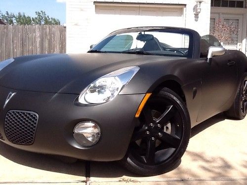 2006 custom matte black pontiac solstice loaded/low miles/excellent conditions