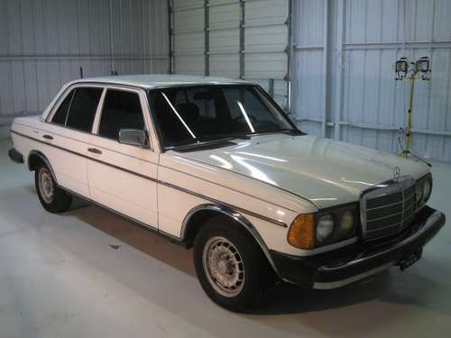 1985 mercedes-benz 300d turbo diesel - white - cold a/c - runs great -this is it