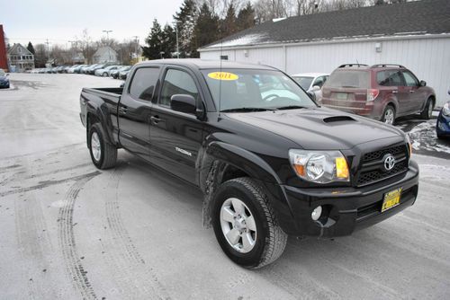 2011 toyota tacoma v6 trd sport no reserve!!