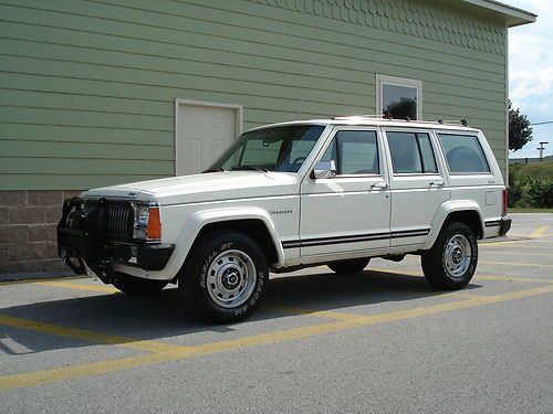 1984 jeep cherokee "wagoneer' 4x4 53,000 original miles  rust free xj  mint cond
