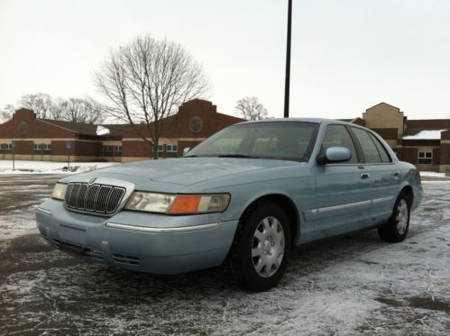 Clean - low miles - 2002 grand marquis