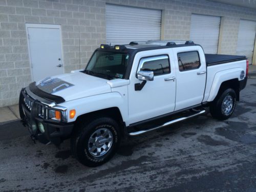 2009 hummer h3t truck white showroom condition inside &amp; out - only 32,000 miles