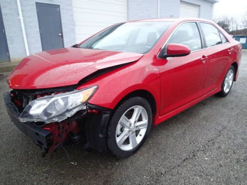 2013 toyota camry se, non salvage, wrecked, damaged, runs and lot drives