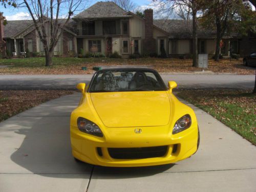 2005 rio yellow,excellent condition, convertible
