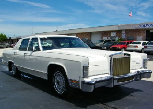 Wow!! less than 5k miles!! lincoln continental town car!! excellent condition!!