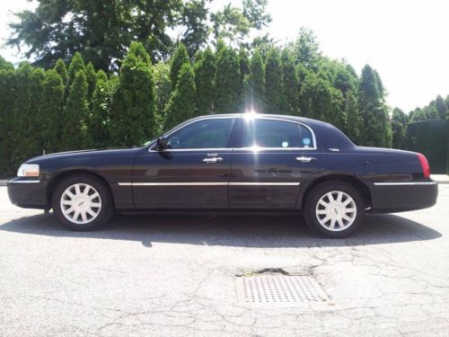 Lincoln town car 2009 - excellent condition