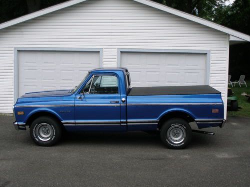 1970 blue chevy pickup cst10 shortbed in good condition