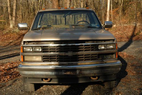 1989 chevy pickup no engine - but lots of good parts