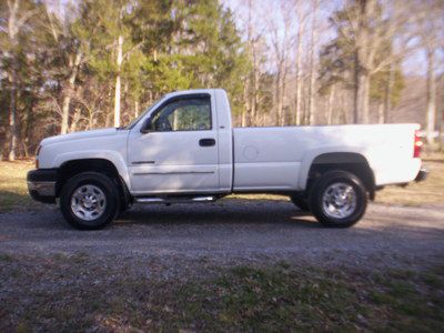 2006 chevy 2500hd regular cab 4x4!! 1 0wner!! extremely low miles!!