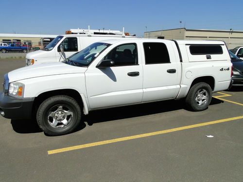 2005 dodge dakota quad cab st 4x4  w/ canopy