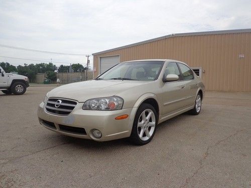 Beautiful 2002 nissan maxima se 3.5l clean inside and out ice cold a/c