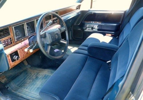 Find used Classic 1986 Lincoln Town Car....Ride in Style!!! in