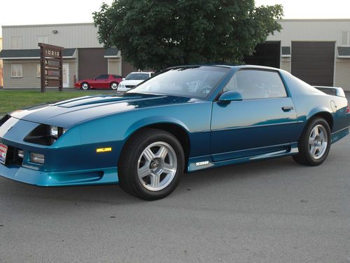 1992 chevrolet camaro z28,g92,5 speed,8k miles, teal color, mint, show car!!