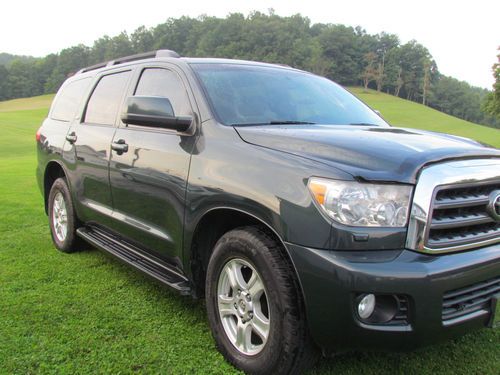 2008 toyota sequoia sr5, loaded, 4x4, leather, dvd, 3rd row seating