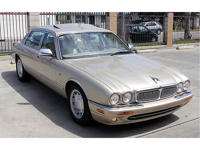 Jaguar xj8 vanden plas saloon topaz metallic ivory  50703 miles no reserve