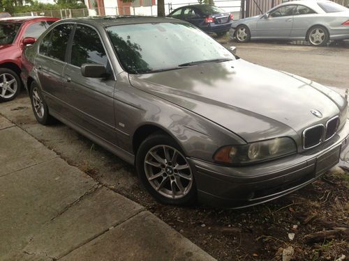 2003 bmw 525i leather , nice and clean run and drive no reserve