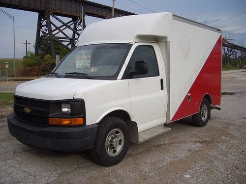 2007 chevy express 3500 10ft box van 6.0l vortec v8 auto trans runs like new!!!