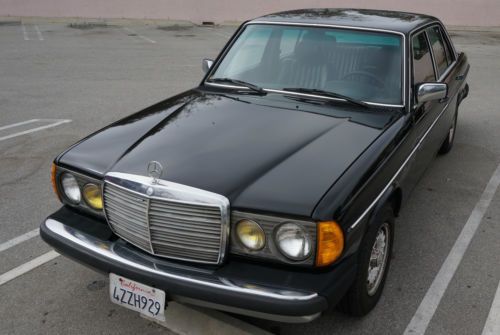 Mercedes benz 300dt 1985_turbo diesel_192,804 miles_rare black interior &amp; exteri
