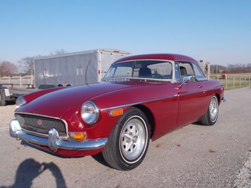 1971 mg mgb with hardtop and soft top. 4cy 4 sp