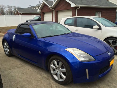 One owner low mileage! 2004 nissan 350z touring convertible 2-door 3.5l