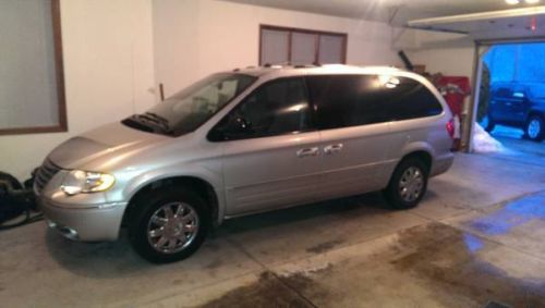 2006 Chrysler Town & Country Limited, image 5