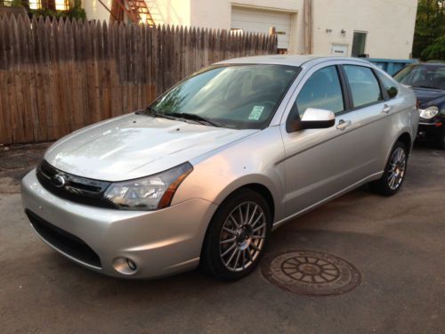 2010 ford focus ses sedan/automatic ***4500 miles*** like new condition! *look*