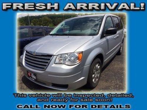 2010 chrysler town & country lx