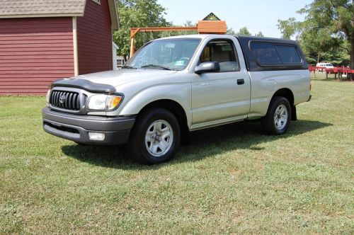 Beautiful  2004 toyota tacoma pickup..no reserve..one owner..no accidents..2.4l