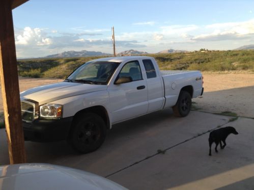 2005 dodge dakota st crew cab pickup 4-door 3.7l