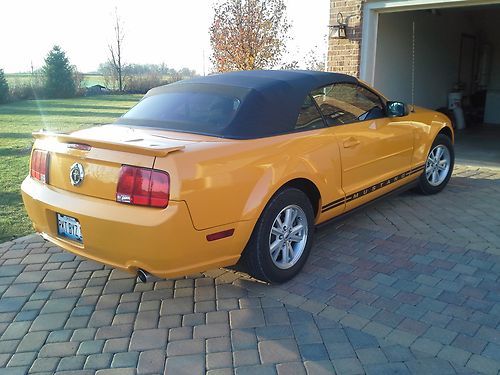 Hot 2007 mustang convertable,loaded, 6cyl,auto,2nd owner low miles 53k! nice one