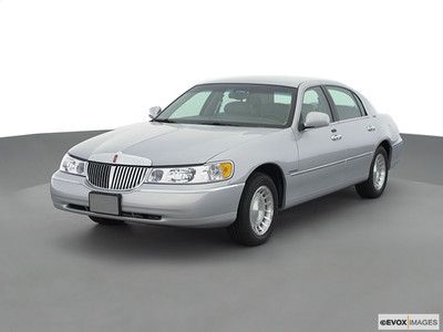 2000 lincoln town car executive sedan 4-door 4.6l