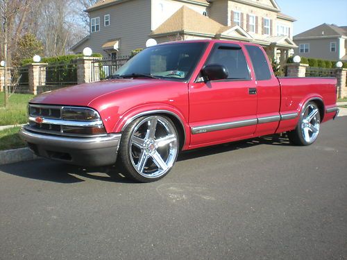 1999 chevy s10 pick up truck!  custom rims lowered stereo system look !no reserv