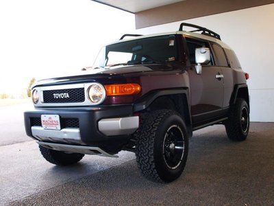 2007 toyota fj cruiser, 3" level kit w/suspension upgrade, 33" tires, air intake