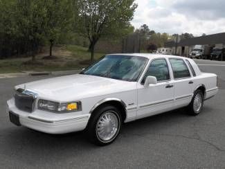 Lincoln : 1997 town car signature series 4dr luxury sedan 46k orig miles 1-owner